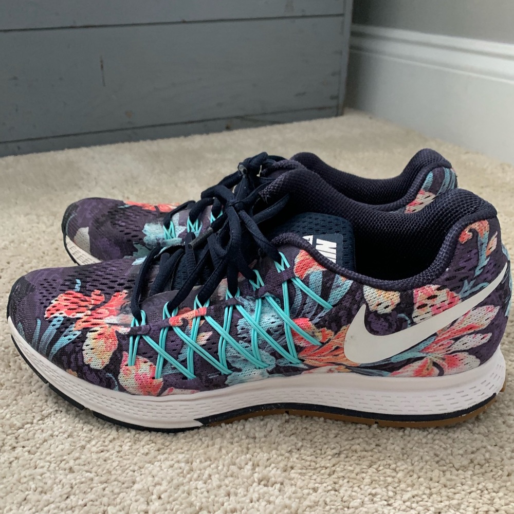 Nike Zoom Pegasus 32 floral print sneaker size 8.5